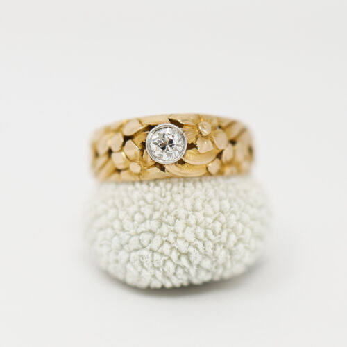 diamond and 18k gold dome band by H. Stern HStern